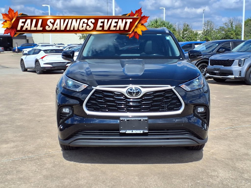 Used 2023 Toyota Highlander XLE AWD/4WD image 7