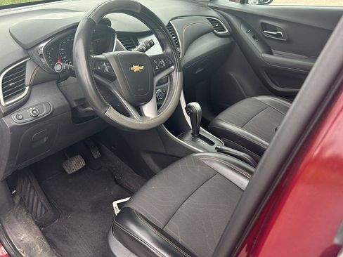 Used 2017 Chevrolet Trax LT w/ LT Convenience Package FWD image 11
