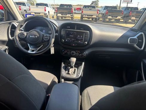 Used 2023 Kia Soul LX w/ LX Technology Package FWD image 13