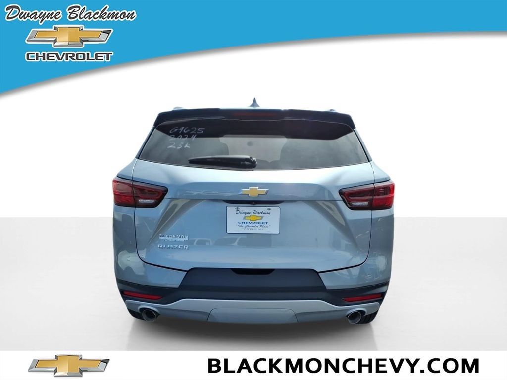 Used 2024 Chevrolet Blazer LT w/ Convenience Package FWD image 3