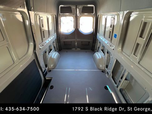 Used 2025 Mercedes-Benz Sprinter 2500 image 24