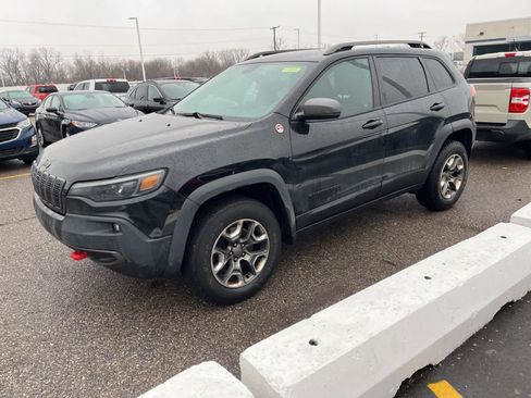 Used 2019 Jeep Cherokee Trailhawk w/ Cold Weather Group image 5