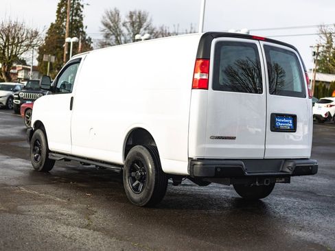 Used 2022 Chevrolet Express 2500 w/ Driver Convenience Package image 10