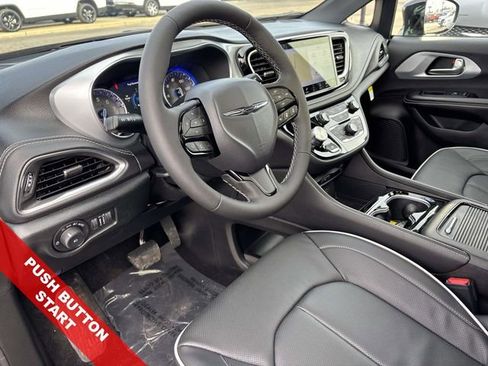New 2026 Chrysler Pacifica Limited w/ Uconnect Theater Family Group image 19