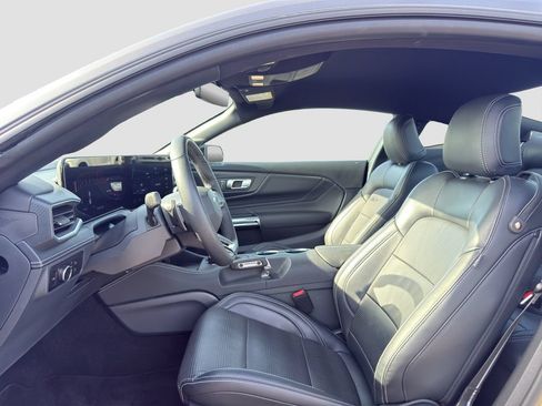 Used 2025 Ford Mustang GT Premium w/ GT Performance Package RWD image 9