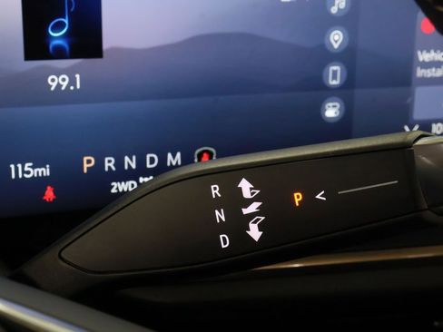 Used 2024 Buick Envision Avenir image 18