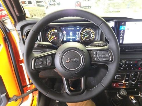 New 2025 Jeep Gladiator Mojave w/ Convenience Group image 16