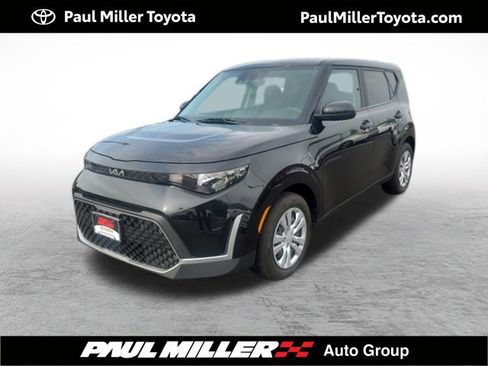 Used 2023 Kia Soul LX FWD image 1