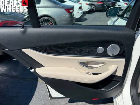 Used 2017 Mercedes-Benz E 300 4MATIC image 32