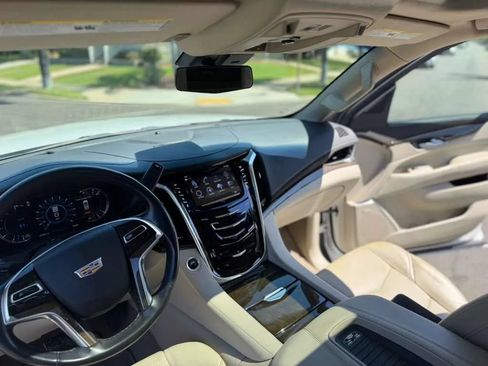 Used 2020 Cadillac Escalade Luxury RWD image 4