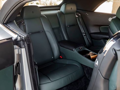 Used 2016 Rolls-Royce Dawn RWD image 26