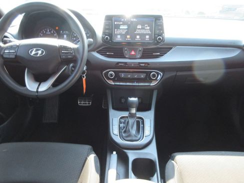 Used 2018 Hyundai Elantra GT FWD image 15