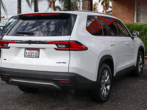 Used 2024 Toyota Grand Highlander Limited image 9