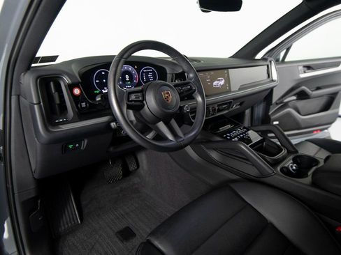 Certified 2024 Porsche Cayenne image 16