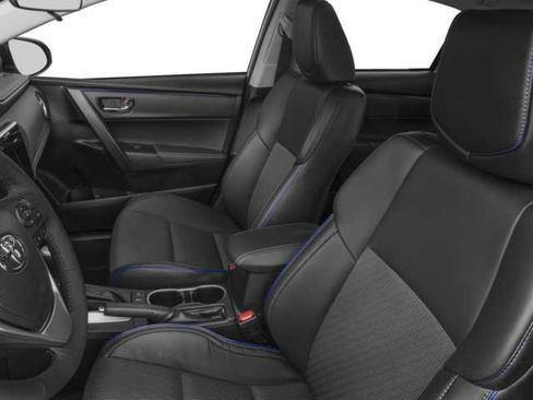 Used 2017 Toyota Corolla SE w/ SE Premium Package FWD image 6