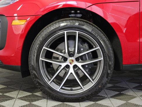 Used 2025 Porsche Macan image 39