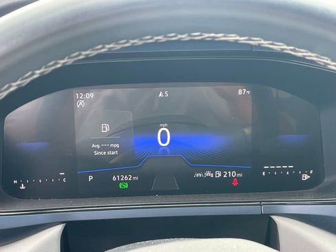 Used 2024 Volkswagen Taos SE image 9