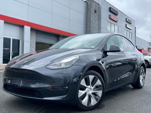 Used 2024 Tesla Model Y Long Range image 16