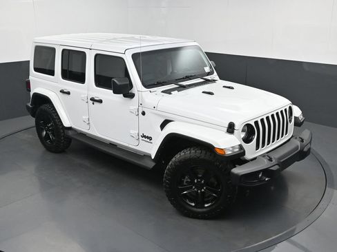 Used 2022 Jeep Wrangler Unlimited Sahara AWD/4WD image 33