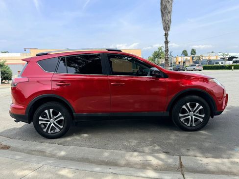 Used 2017 Toyota RAV4 LE w/ Carpet Mat Package image 4
