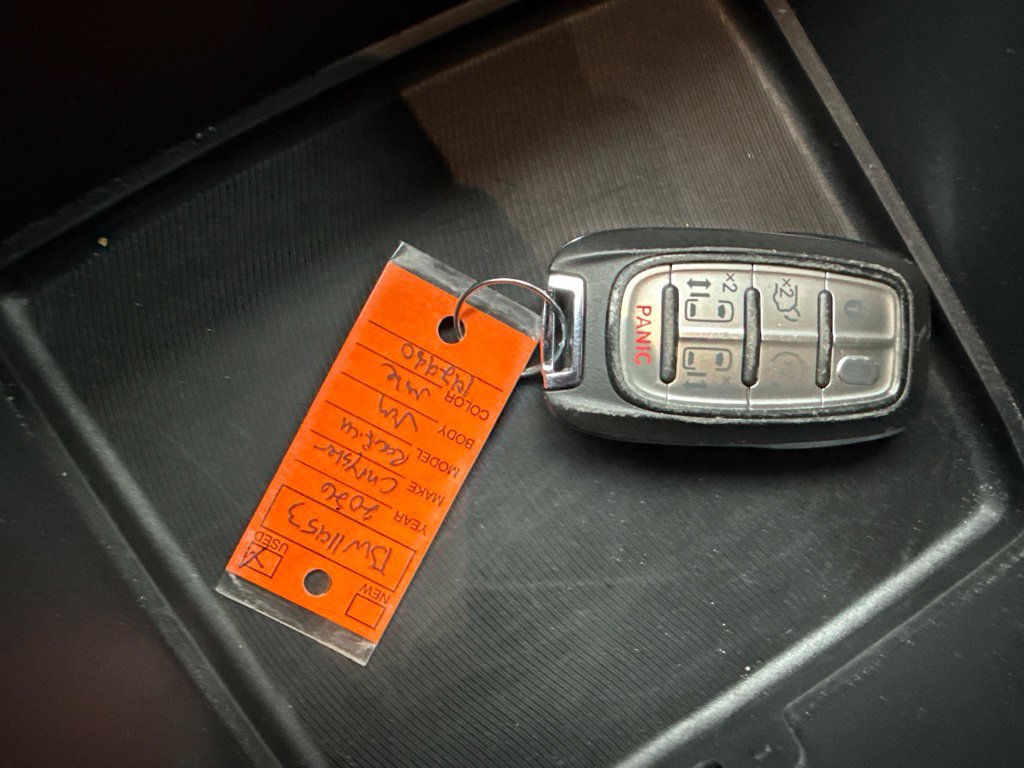 Used 2026 Chrysler Pacifica Select FWD image 35