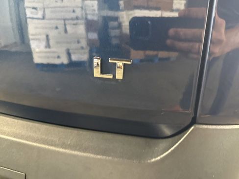 Used 2023 Chevrolet Traverse LT image 18