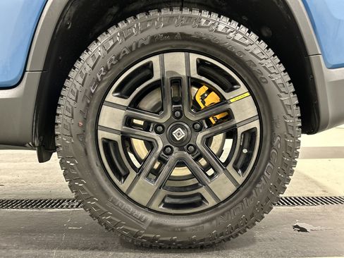 Used 2022 Rivian R1T Adventure image 10