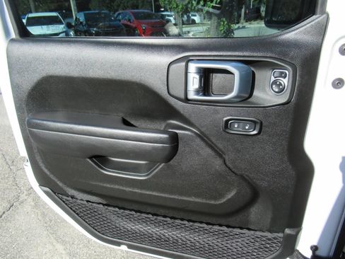 Used 2023 Jeep Gladiator Sport AWD/4WD image 20