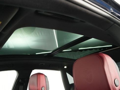 Used 2022 Porsche Macan AWD/4WD image 45
