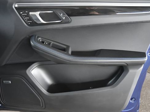 Used 2022 Porsche Macan image 37