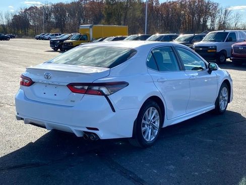 Used 2023 Toyota Camry SE image 4