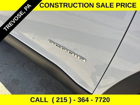 Used 2023 GMC Acadia SLT FWD image 8