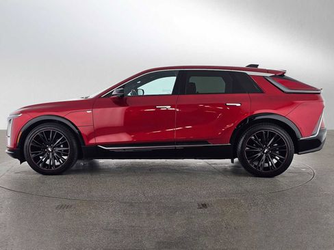 Used 2025 Cadillac Lyriq Luxury w/ LPO, Red Accent Package AWD/4WD image 6