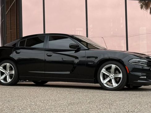 Used 2018 Dodge Charger R/T RWD image 16