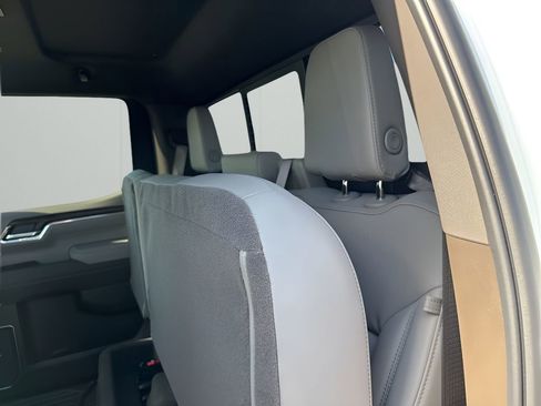 New 2026 GMC Sierra 1500 SLT image 18