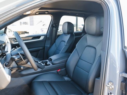 New 2025 Porsche Cayenne image 5