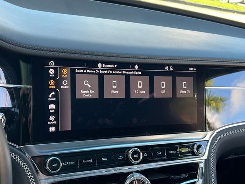 Used 2021 Bentley Flying Spur V8 image 20