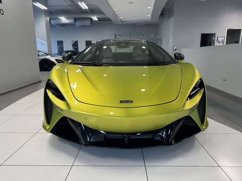 Used 2024 McLaren Artura image 11