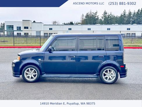 Used 2005 Scion xB image 2
