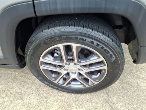 Used 2020 Jeep Compass Latitude FWD image 21