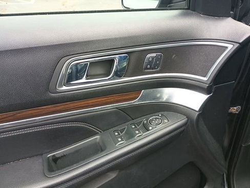 Used 2016 Ford Explorer Limited FWD image 9