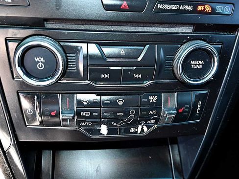 Used 2017 Ford Explorer XLT FWD image 26