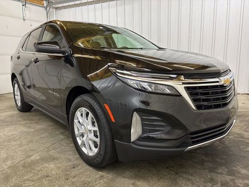 Used 2022 Chevrolet Equinox LT FWD image 2