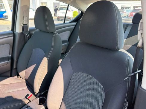 Used 2015 Nissan Versa SV FWD image 11