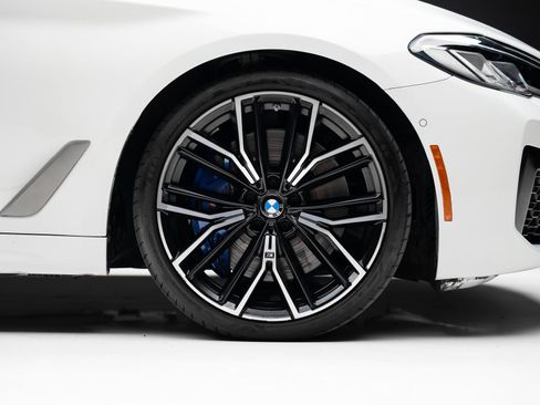 Used 2023 BMW M550i xDrive AWD/4WD image 40