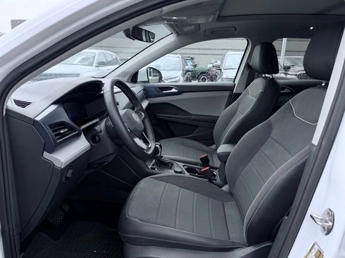 Used 2024 Volkswagen Taos SE AWD/4WD image 17