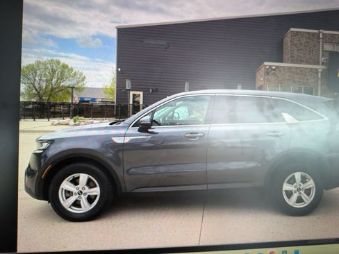 Used 2021 Kia Sorento LX FWD image 4