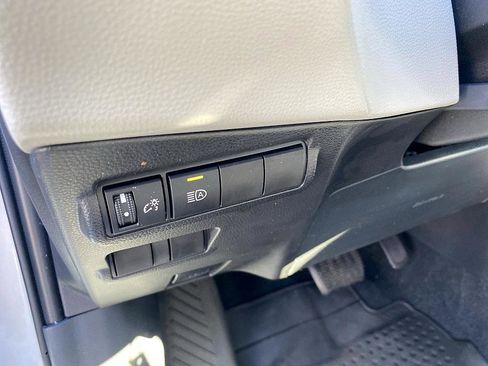 Certified 2025 Toyota Corolla Cross L image 10