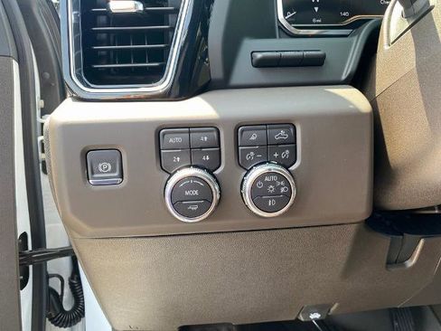 New 2025 GMC Sierra 2500 Denali w/ Denali Reserve Package image 16