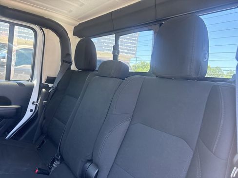 Used 2022 Jeep Gladiator Sport AWD/4WD image 4